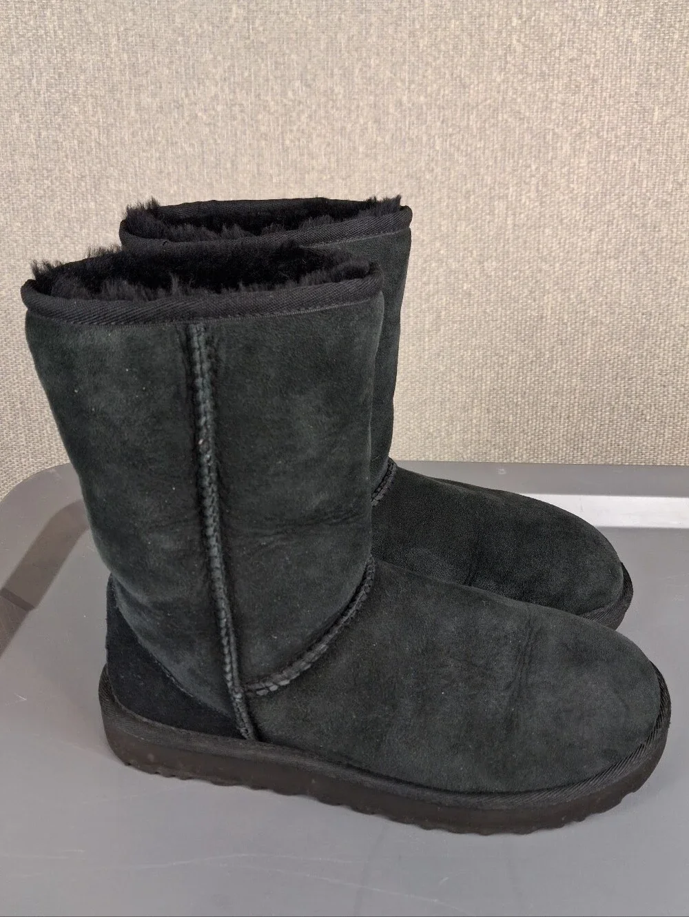 UGG Classic Short Black Suede Winter Boots Womens 8 Shearling Lined Pull-On Cozy